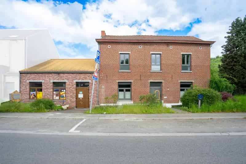 Huis met Commerciële Ruimte te Koop