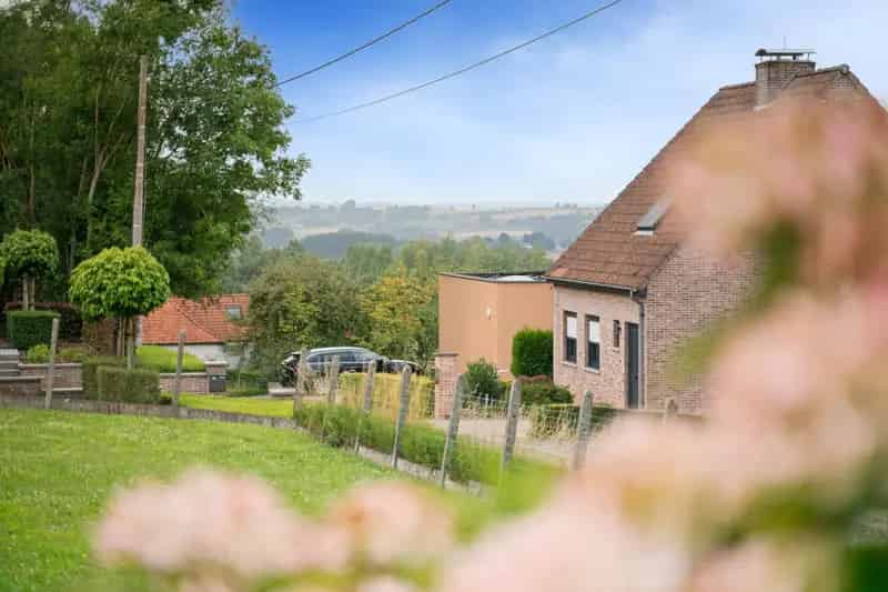 Te renoveren woning op rustige locatie met prachtig uitzicht