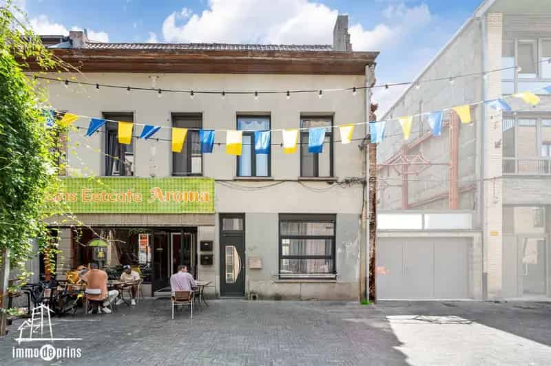 Opbrengsteigendom Winkel met Woonst Aanpalende Woning