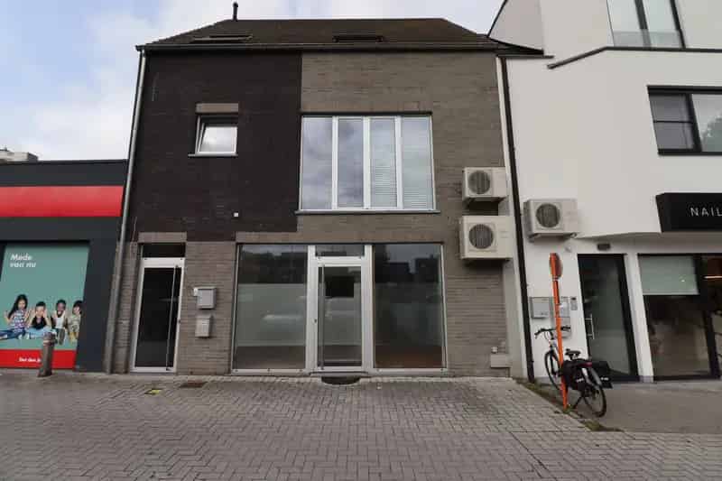 Handelsgelijkvloers/kantoor op toplocatie