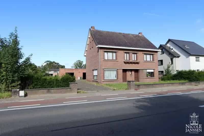 Ruime gezinswoning met dubbele garage Molenbeersel