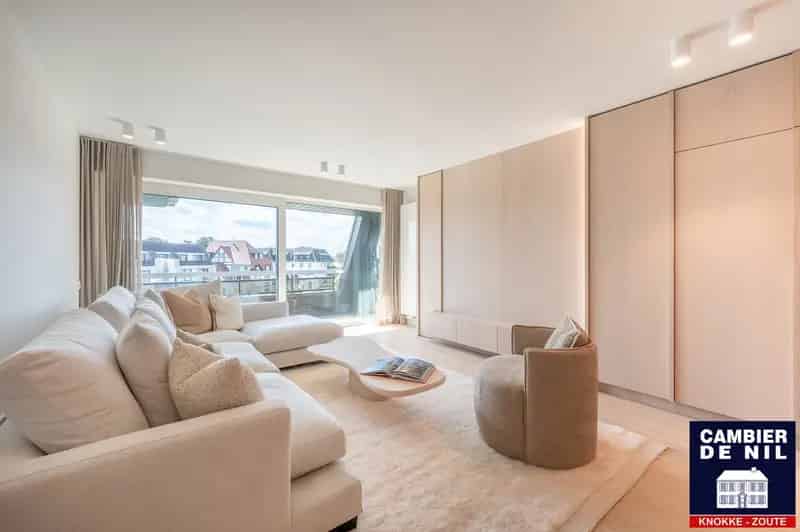 Appartement te Koop: Vernieuwd Duplex Penthouse met Terrassen en Zichten