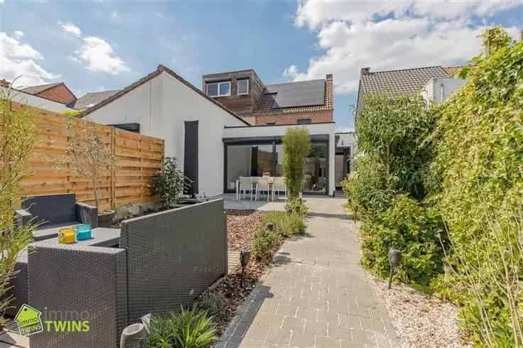 Huis Te Koop Hamme Instapklare woning met oprit tuin