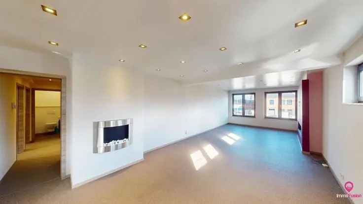 Te koop appartement polyvalent pand met magazijn en studio in Hasselt-Diest