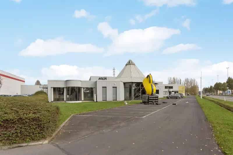 Ruime Bedrijfssite Aantrekkelijke Zichtlocatie