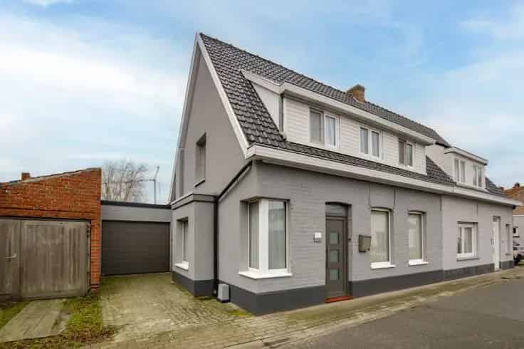 Huis Te Koop Jabbeke Centrum: 3 Slaapkamers, Garage, Tuin