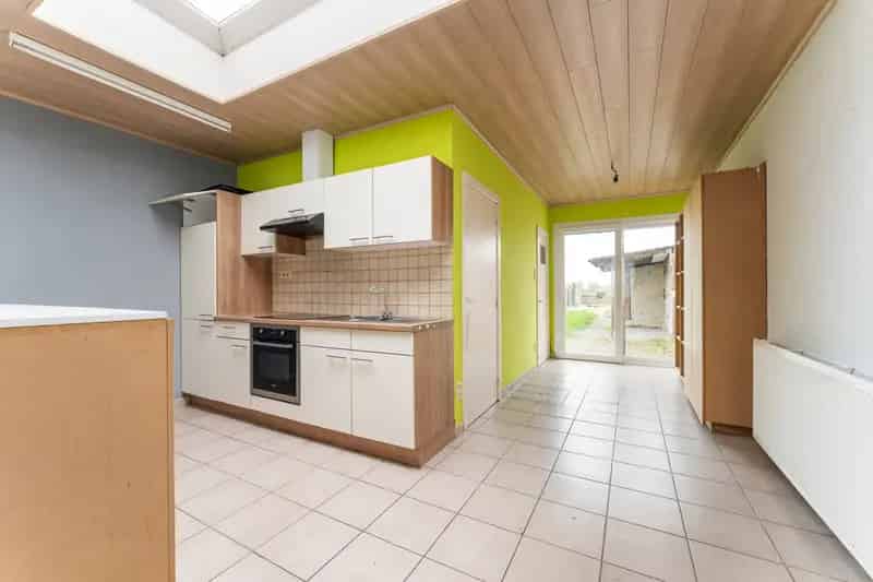 Huis te koop: Op te frissen woning met veel potentieel