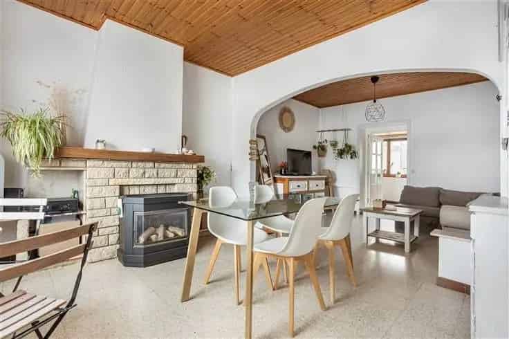 Charmante 2 Slaapkamer Huis Te Koop met Tuin en Garage