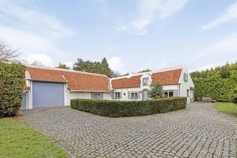 Huis te koop Laarne 323m2 4 slaapkamers zwembad