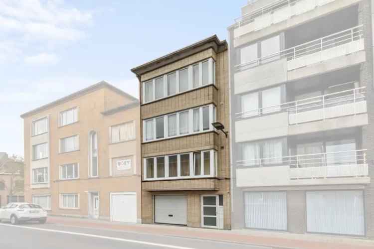 Opbrengsteigendom: 3 x 2-slpk appartementen en 3 garages