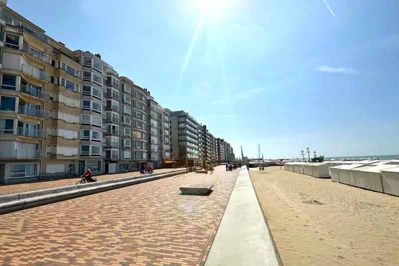 Triplex Appartement Wenduine Zeedijk: Luxe Zeezicht