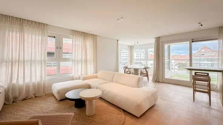 Hoekappartement te Koop met Uitzicht op La R
serve en Casino