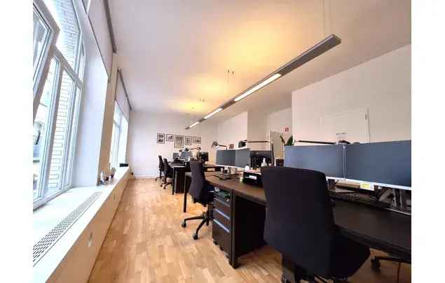 Huur 3 slaapkamer appartement van 260 m² in Antwerp