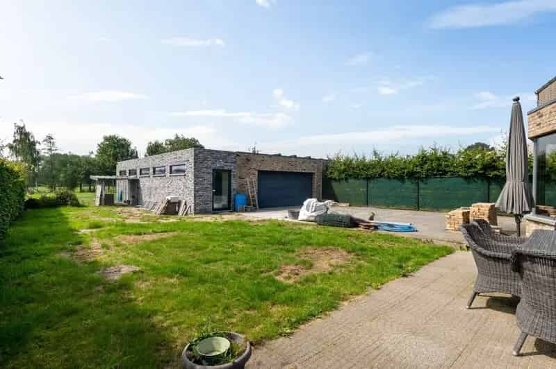 Instapklare Villa met Bijgebouw nabij Beerse en Merksplas