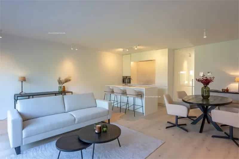 Magazijn met 2 slaapkamers te Brasschaat