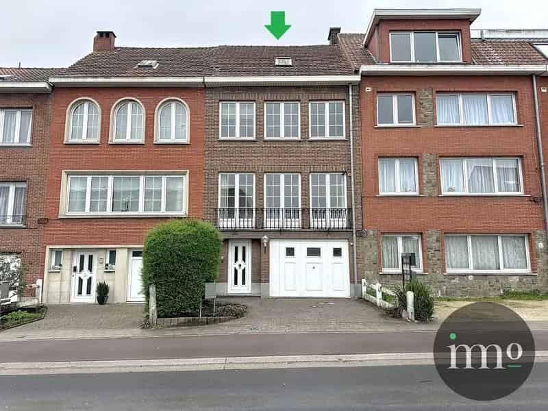 Bel-"etagewoning deels gerenoveerd instapklaar
