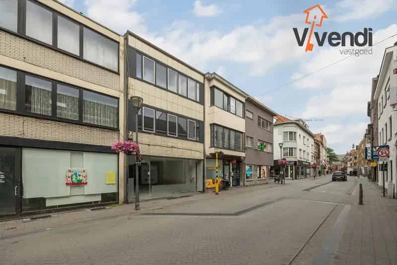 Handelshuis te koop: Winkelruimte en woning