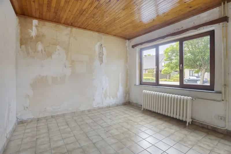 Te renoveren woning 11a33ca 2 slaapkamers 2 garages