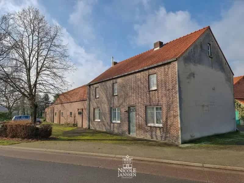 Hovewoning Op te Knappen met Verkavelsmogelijkheden