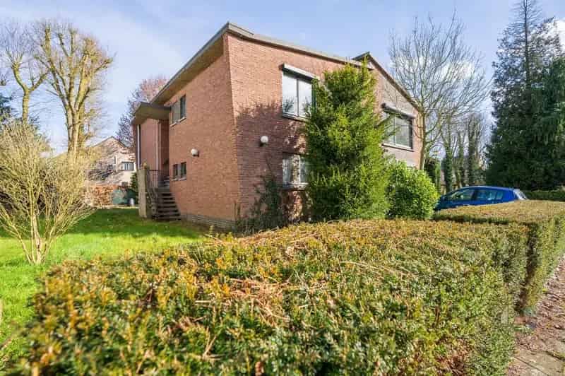 Te Huur: Ruime Sixties Villa met Verbouwingspotentieel