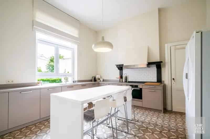 Herenhuis 6 Slaapkamers 535m² Nabij Maastricht