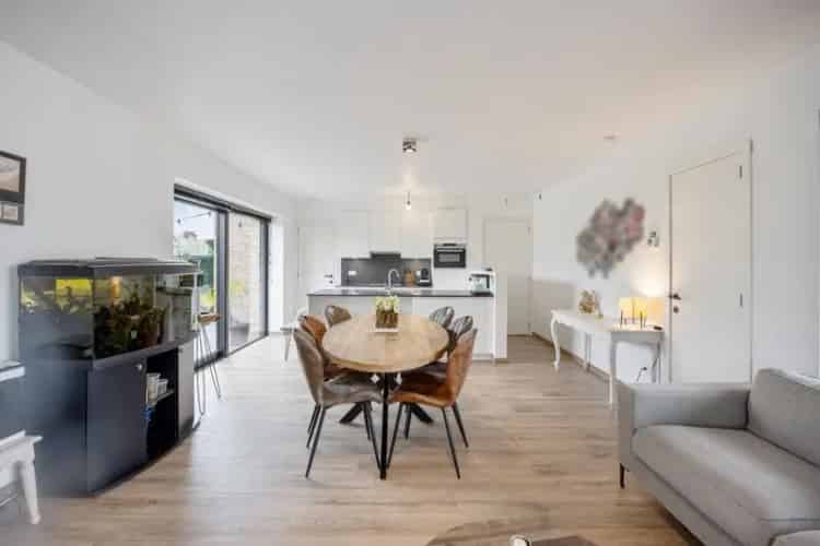 Recente woning met tuin te koop