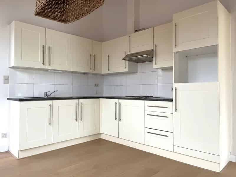Huis te koop: 3 slaapkamers, grote tuin 3700m², bijhuis