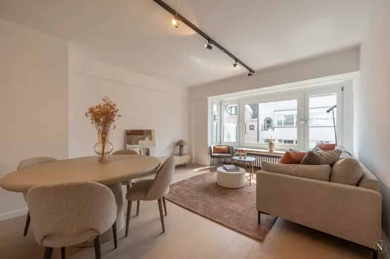 Gerenoveerd 2 Slaapkamer Appartement Knokke Te Koop