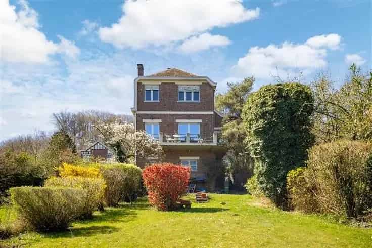 Huis Te Koop Mery: 4 Gevels, Prachtig Uitzicht, Garage, 2 slaapkamers