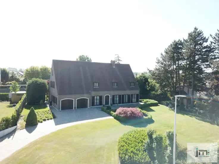 Villa Te Koop Wellen: 4 slaapkamers, Dubbele Garage, Tuin