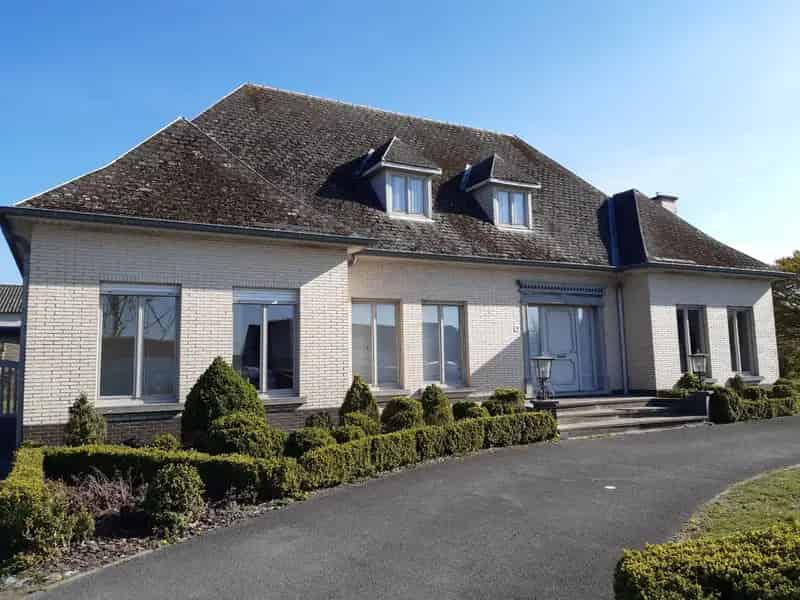 Huis te koop Semmerzake: Tijdloze villa met 3 slaapkamers