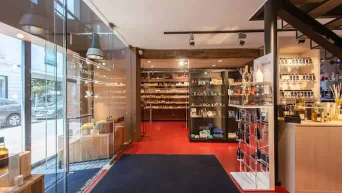 Handelspand met Woonst te Koop Hasselt