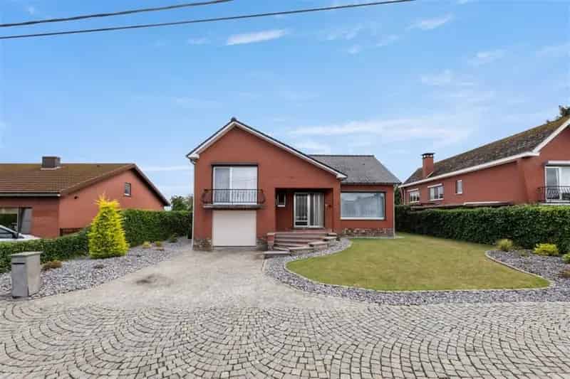Huis te koop Herk-de-Stad: Op te frissen gezinswoning