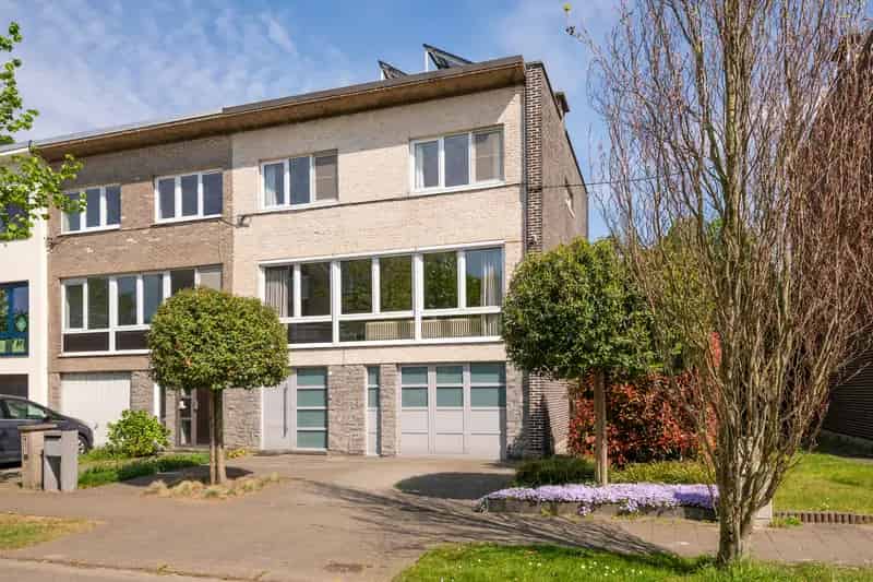 Huis te huur Edegem: 5 slaapkamers, 2 badkamers, tuin