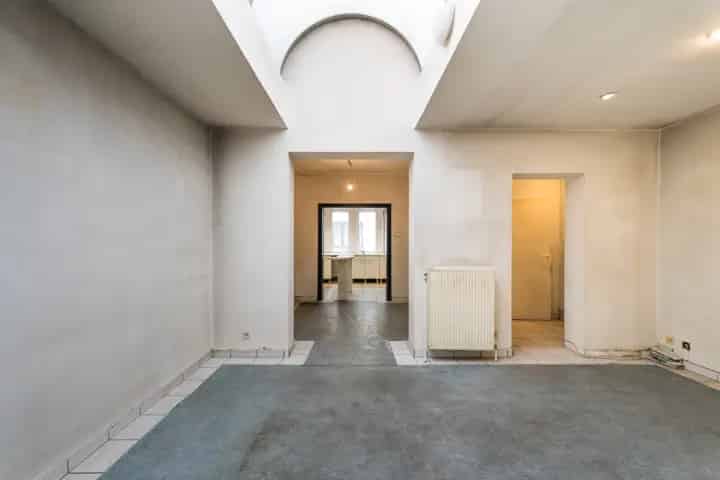 Te renoveren woning 4 slaapkamers  66ca perceel