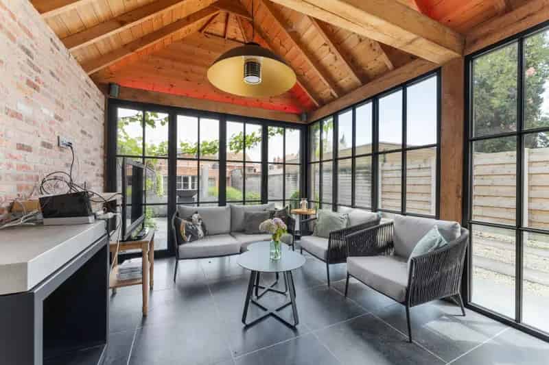 Huis te huur Aarsele: 5 slaapkamers, handelsruimte & bijgebouw