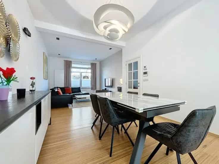 Huis Te Koop Molenbeek: Gerenoveerde Familiewoning Osseghem