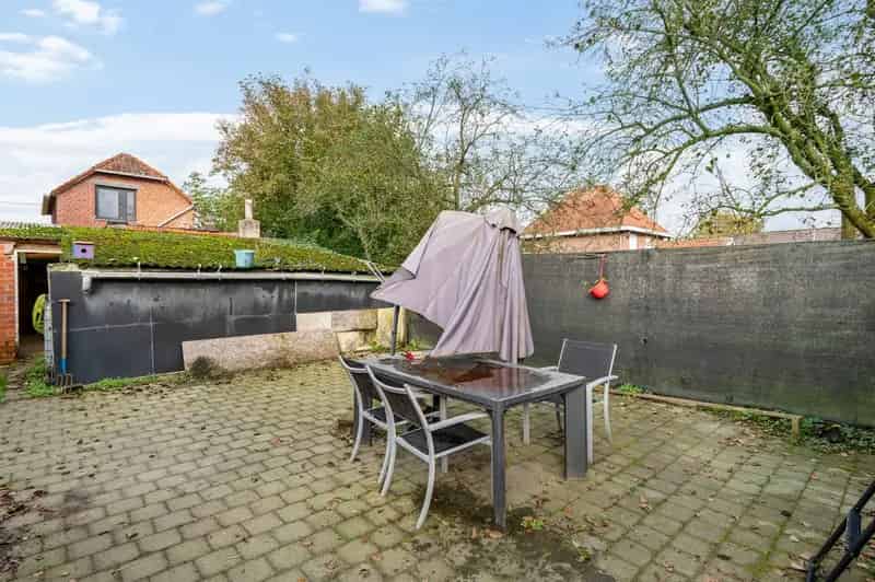 Verder af te werken woning 2 slaapkamers ruime tuin Essen