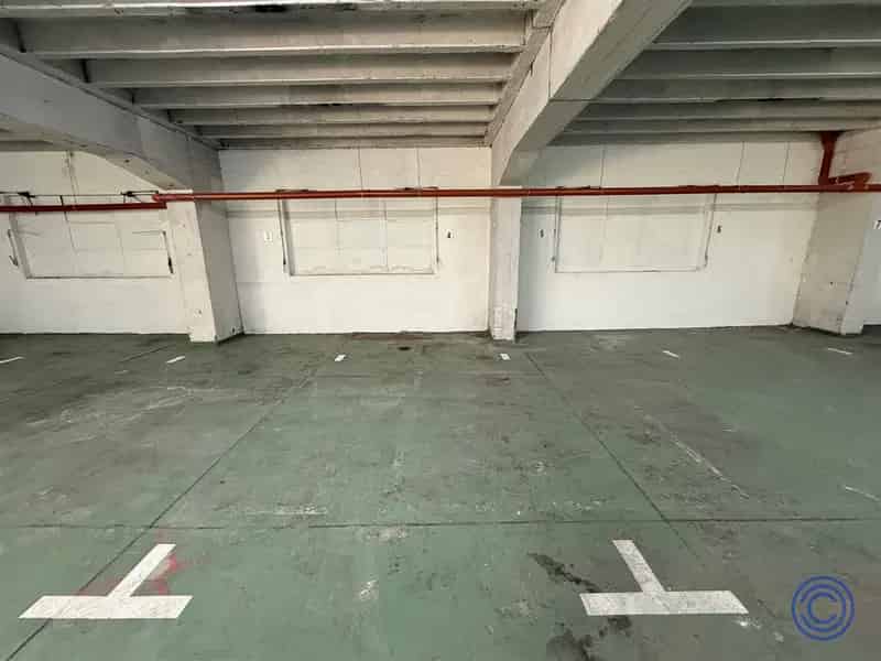 Garage te koop: Afgesloten staanplaats met oplaadpunt
