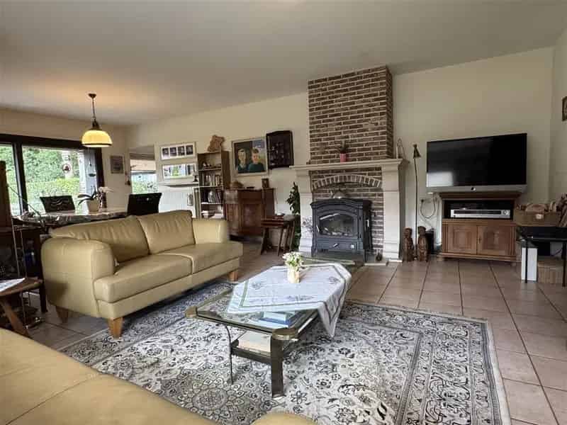Huis te koop in Stekene: Ruime woning met privacy