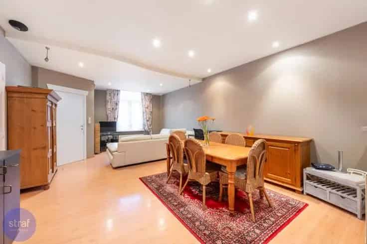 Huis Te Koop Schilde: Ruime Woning met Grote Tuin en Kelder
