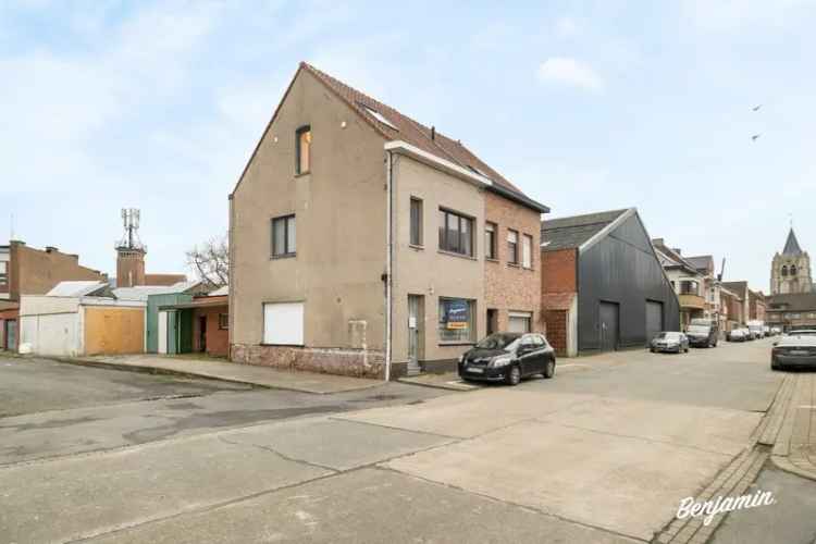 Halfopen Woning met Loods te Heule