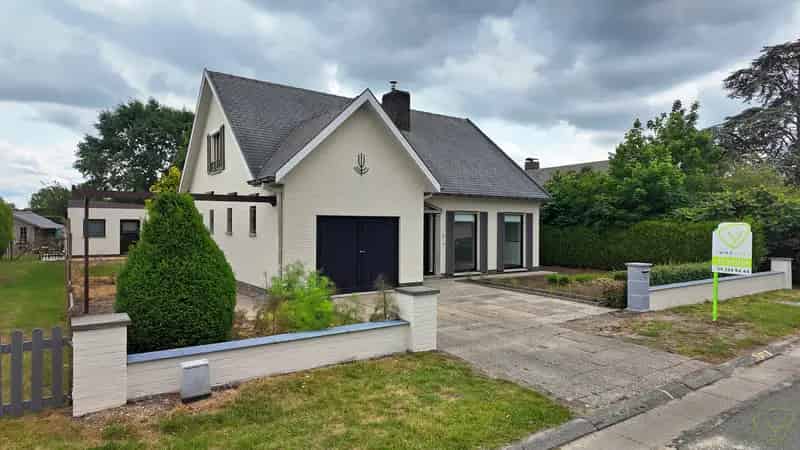 Huis te huur in Eeklo: Ruime woning in rustige woonwijk