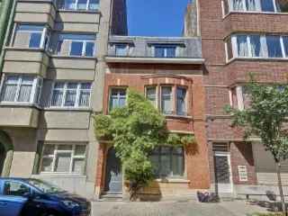 Huis te Koop Etterbeek -  Elegante woning met tuin nabij Europese Instellingen