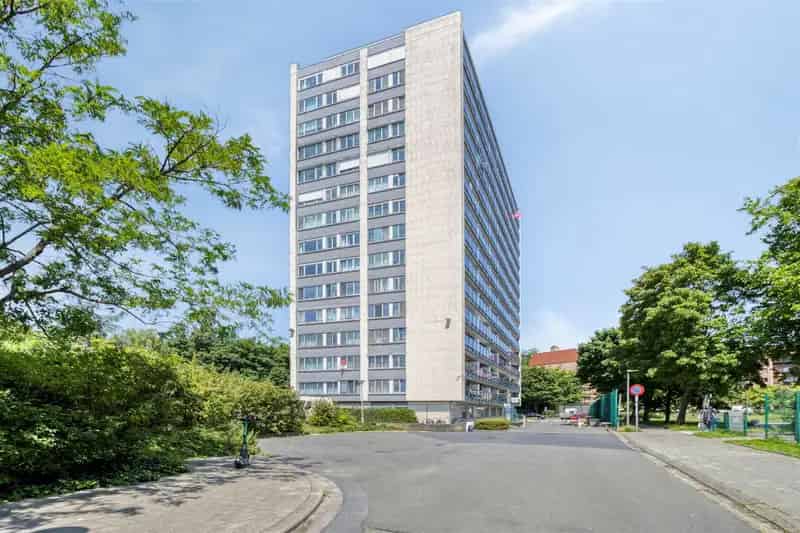 Ruim 3 Slaapkamer Appartement te Koop in Berchem