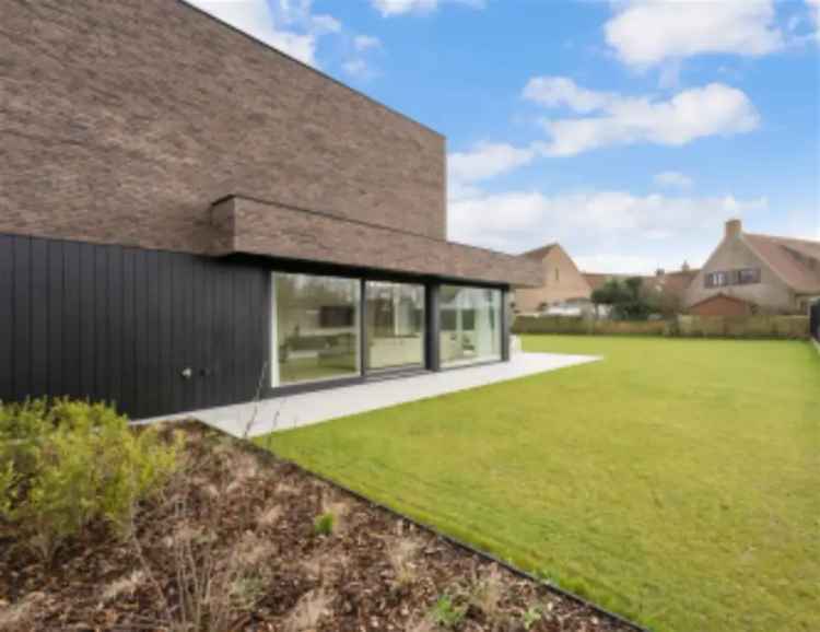 Te koop villa met 1000m² grond in Oostduinkerke