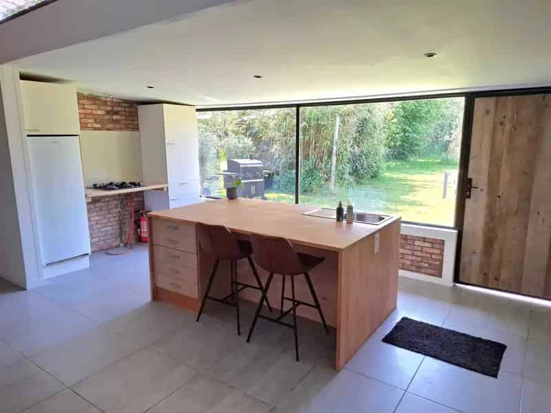 Gerenoveerde Chalet met Vijver te Huur