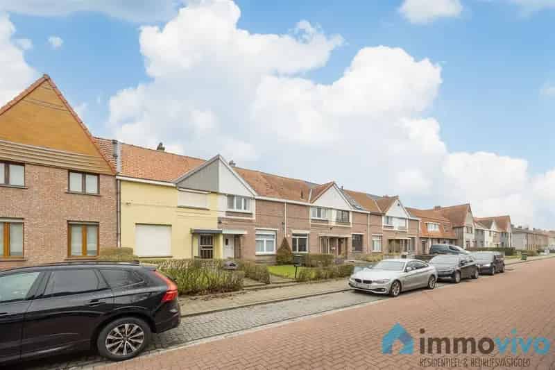 Te renoveren woning 3 slaapkamers garage grote tuin
