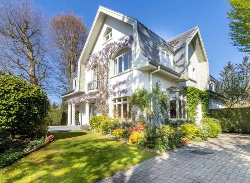 Villa te koop Uccle 7 slaapkamers gerenoveerd zwembad