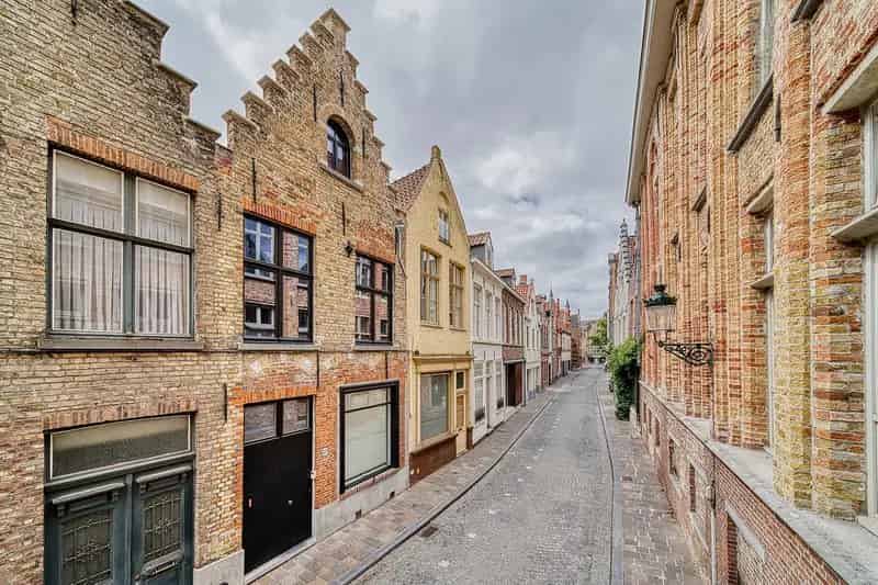 Huis te huur Brugge Centrum: 3 slaapkamers, gerenoveerd 18e eeuws